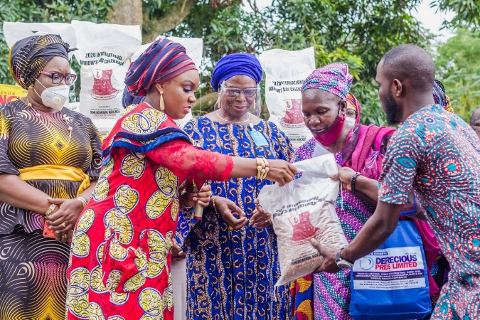 Ramadan: Makinde’s Wife Fetes Muslim Widows 