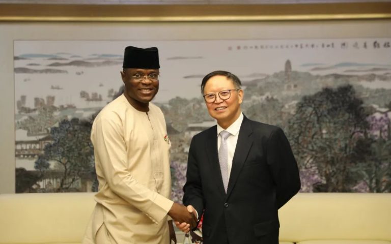 FG Begs Chinese To Employ More Nigerians