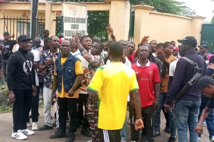 Tenure Expiration:Youths,Police Take Over Rivers Councils As Chairmen Refuse To Vacate Office